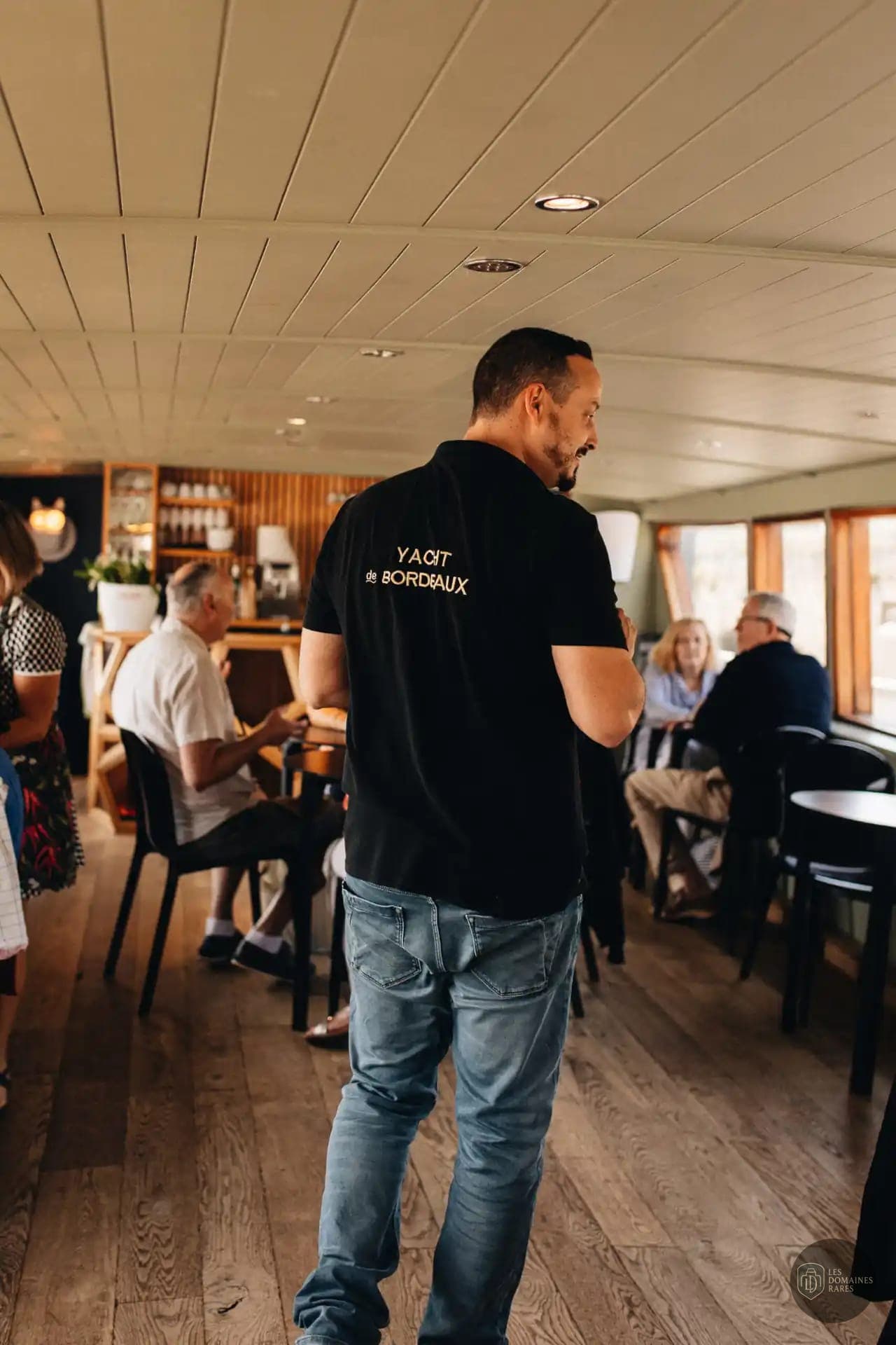 Espace intérieur du bateau Yacht de Bordeaux en Nouvelle-Aquitaine