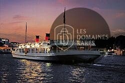 Bateau 'Paquebot' au crépuscule