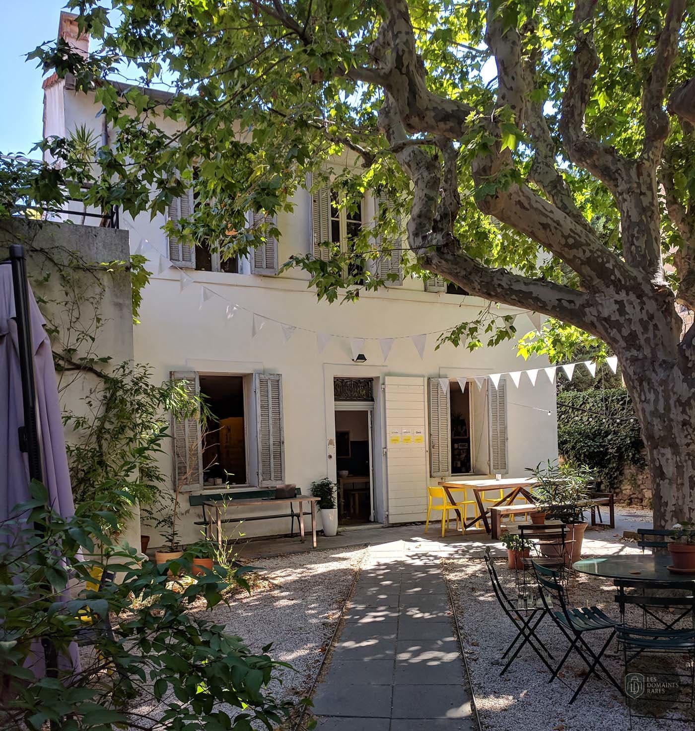 Vue extérieure de l'espace de coworking Yelloworking en Provence-Alpes-Côte d'Azur