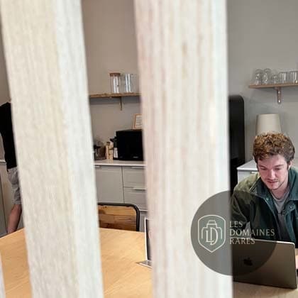 Espace intérieur de l'espace de coworking Yelloworking en Provence-Alpes-Côte d'Azur