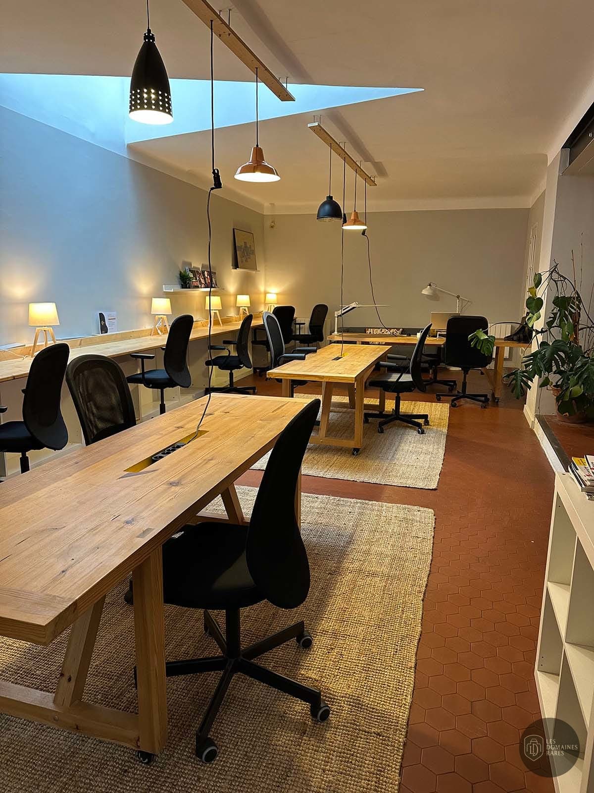 Salle de réunion 2 de l'espace de coworking Yelloworking en Provence-Alpes-Côte d'Azur