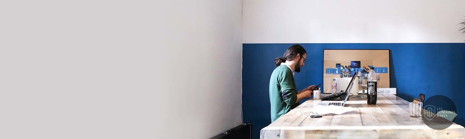Salle de réunion 3 de l'espace de coworking Yelloworking en Provence-Alpes-Côte d'Azur