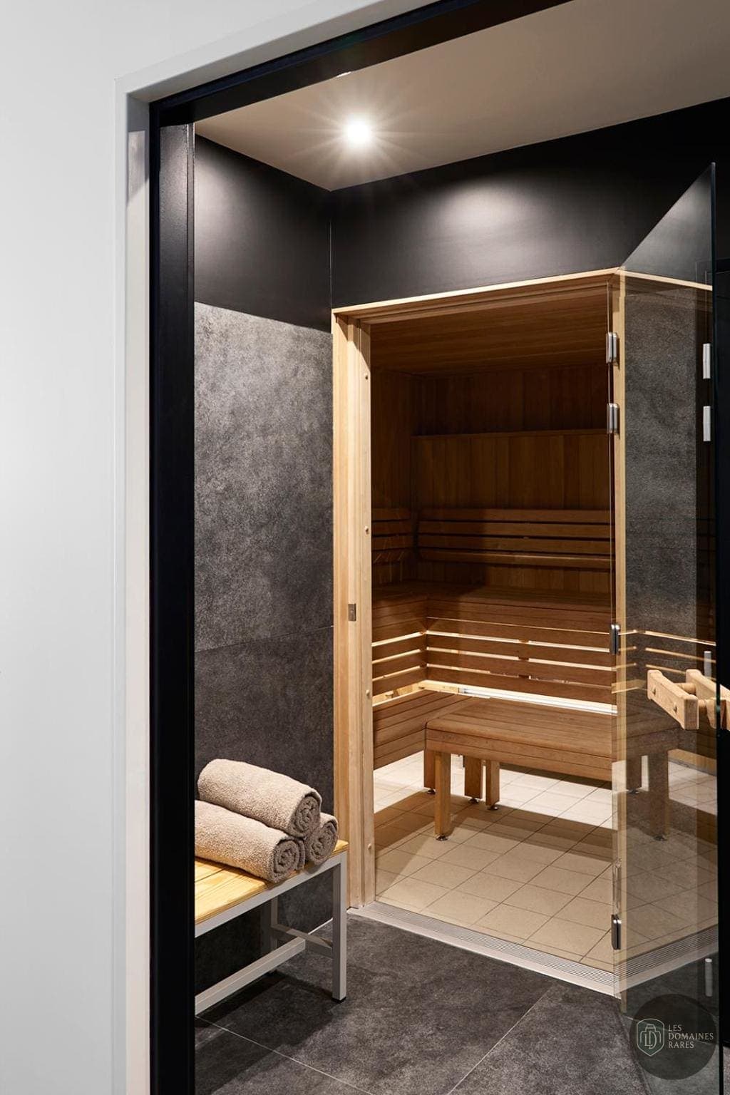 Vue extérieure de l'hôtel Yooma Urban Lodge à Paris en Île-de-France