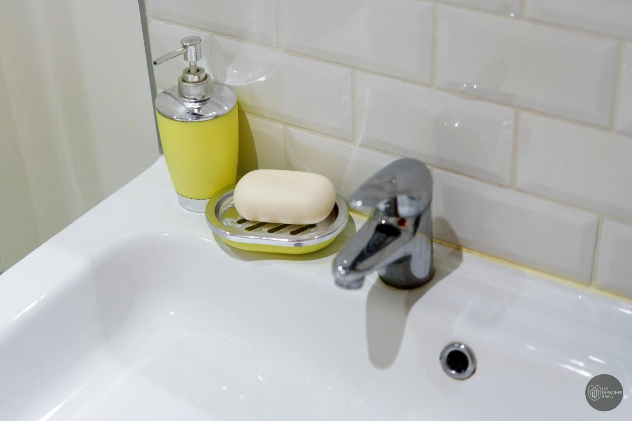 Salle de bain de l'hôtel Your Place en Auvergne-Rhône-Alpes