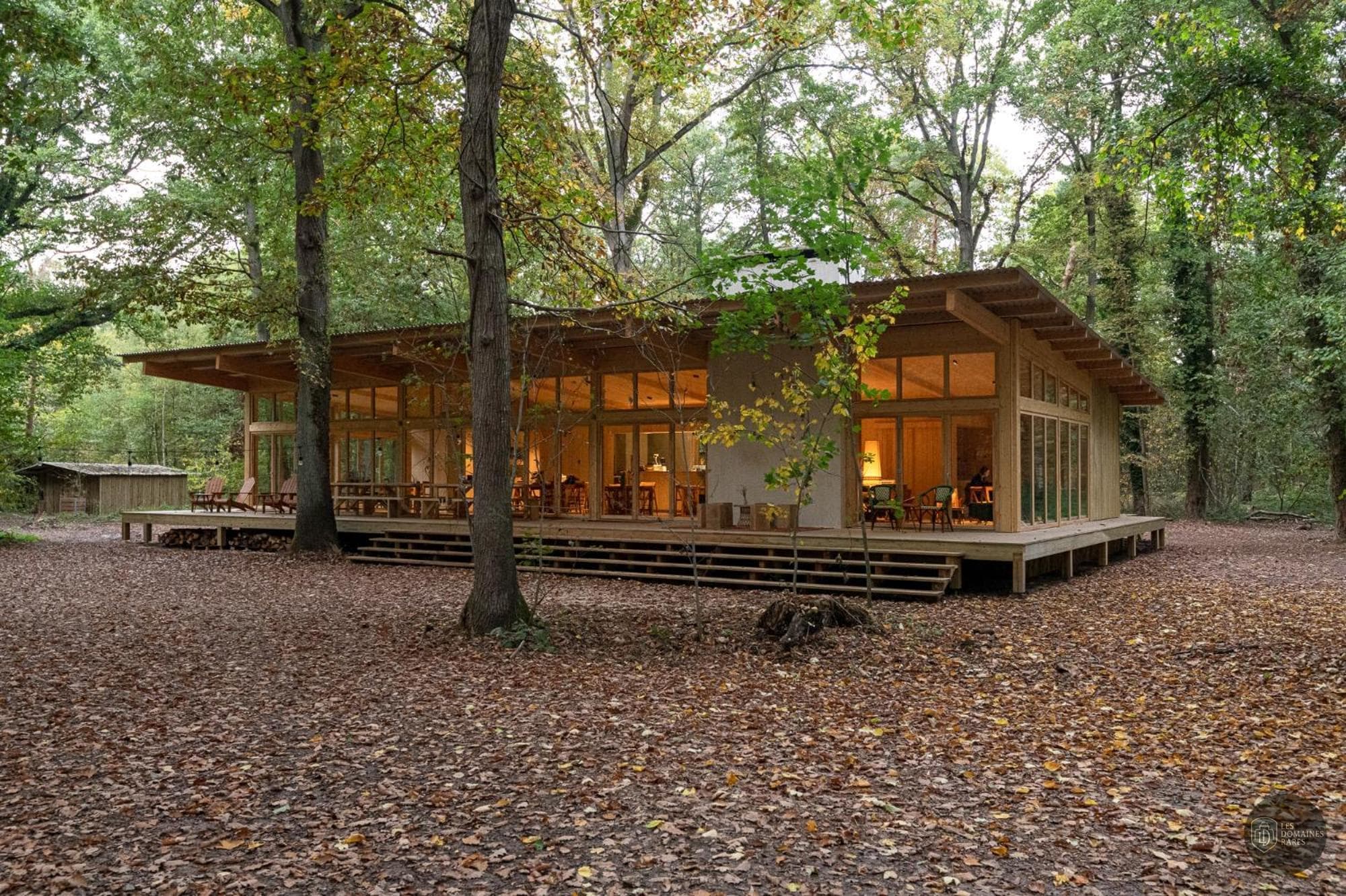 Vue extérieure du lodge Youza Ecolodge à Ménilles en Normandie