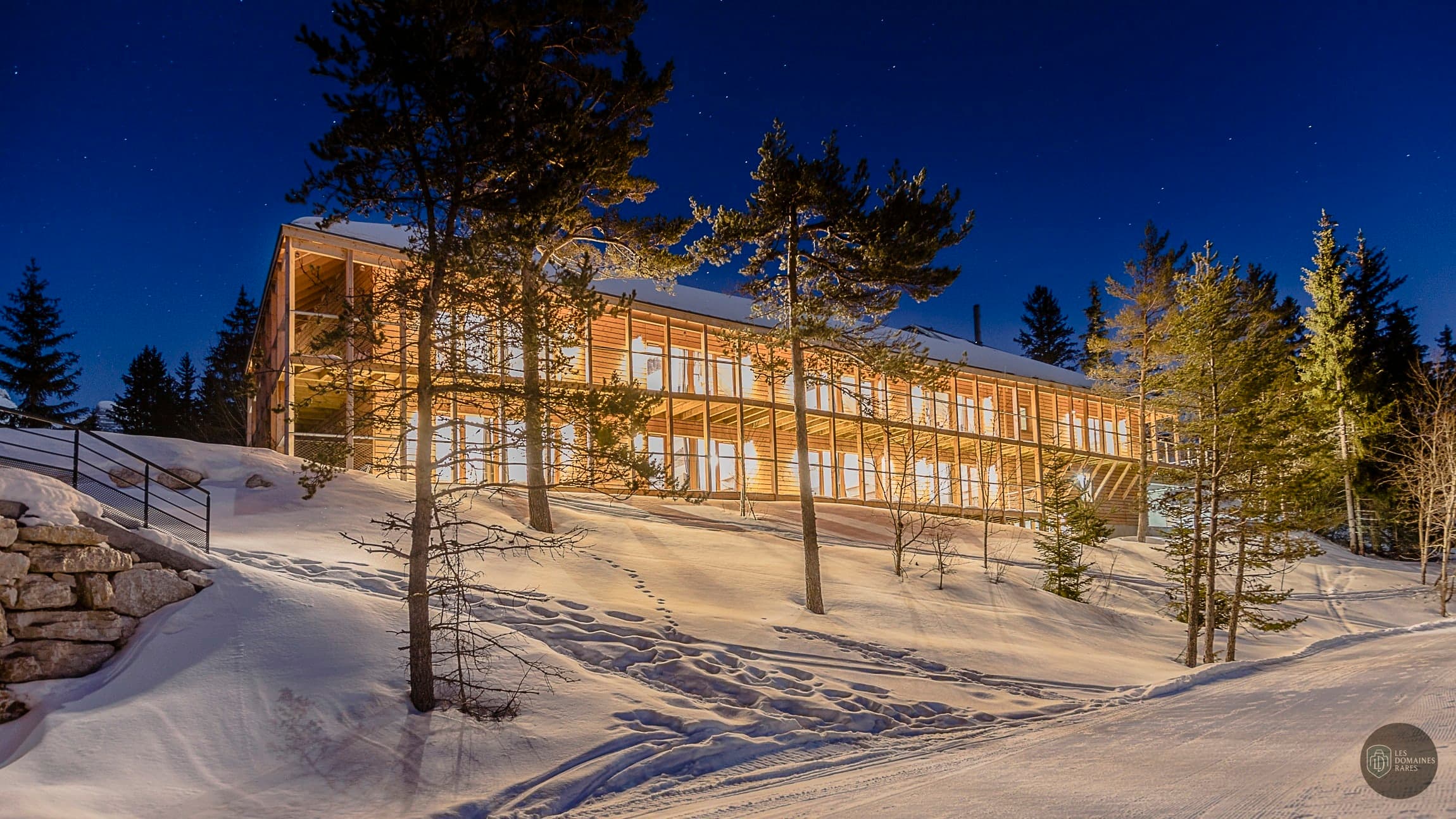 Vue extérieure de l'hôtel Zecamp en Auvergne-Rhône-Alpes