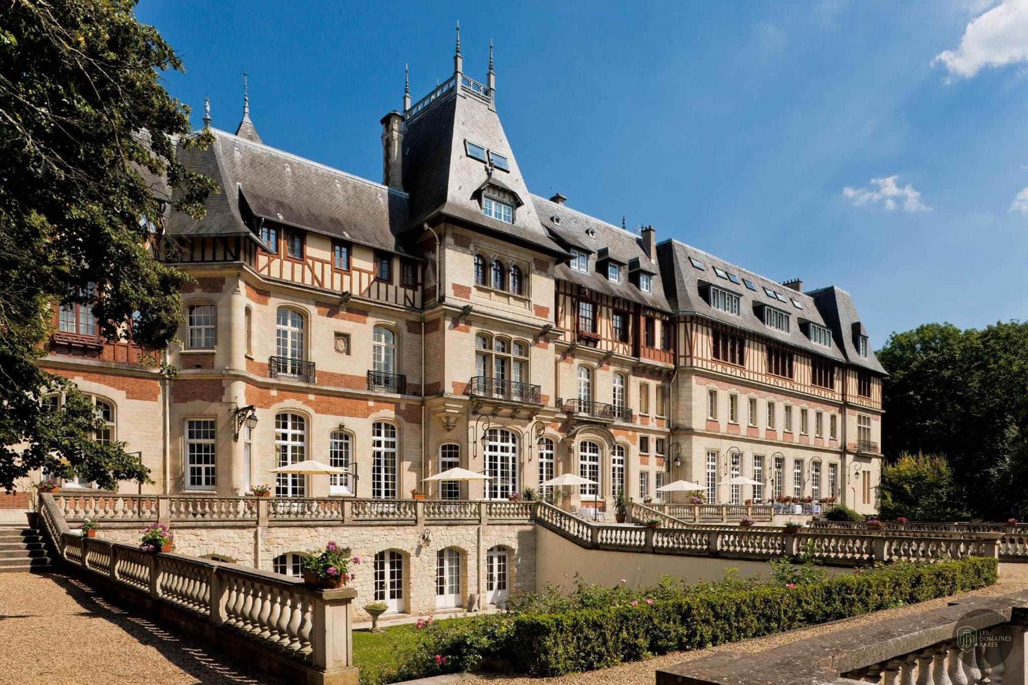 Château Jeanne and the Forest