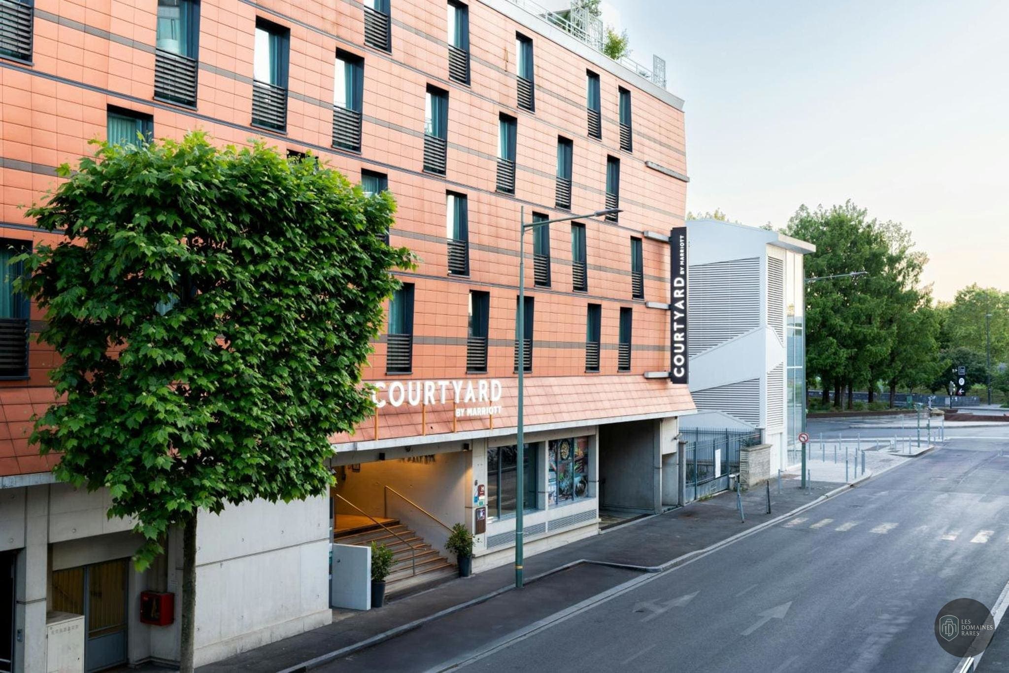 Courtyard Paris Arcueil