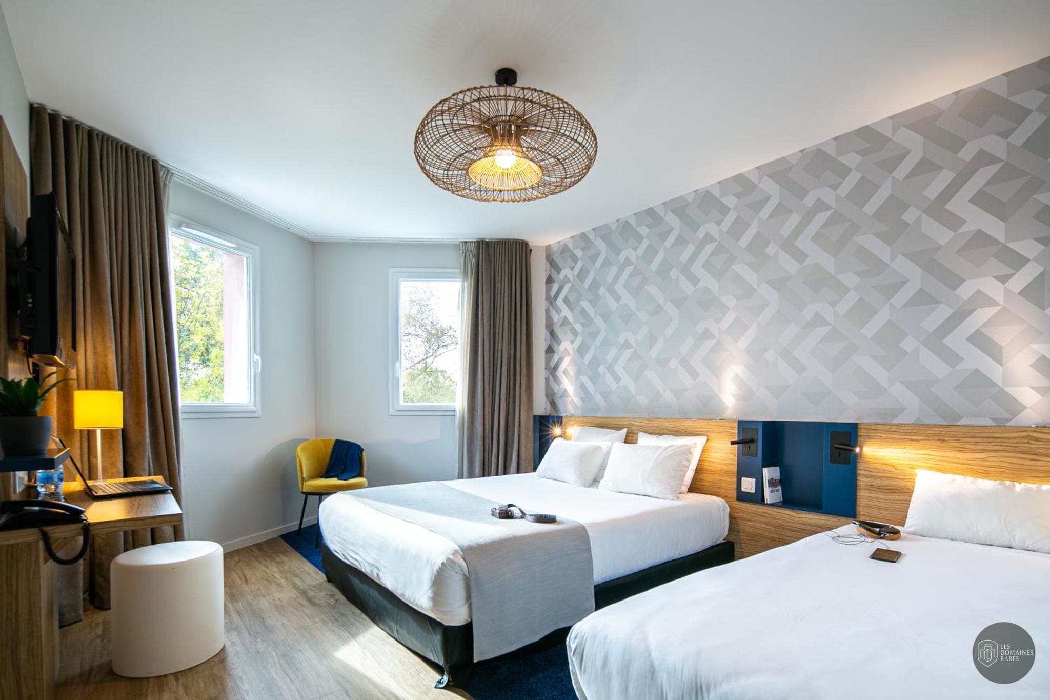 Hôtel The Originals Saint James Montaigu