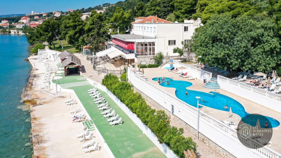 Val Hotel